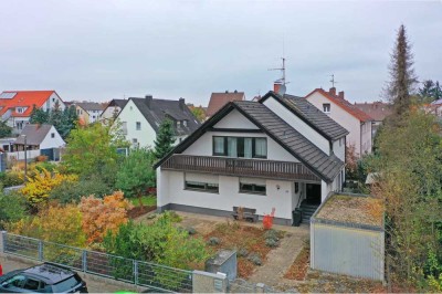 Besondere Architektur, vielseitige Möglichkeiten 
Freistehendes Ein-Zweifamilienhaus in Altenfurt