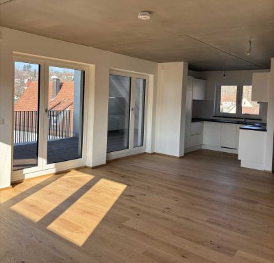 Neubau-DG-Wohnung mit gehobener Innenausstattung, Loggia und EBK im Zentrum von Ochsenhausen