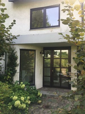 Großzügiges, familienfreundliches Einfamilienhaus mit Einliegerwohnung + Garage Stuttgart, Schönberg