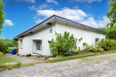 Charmanter Bungalow in ruhiger, grüner Lage mit gepflegtem Garten