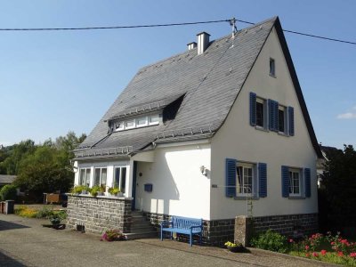 Modernisiertes Einfamilienhaus mit Garten und zusätzlichem Baugrundstück auf insgesamt ca. 1430 m²!