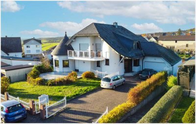 Außergewöhnliches Dreifamilienhaus in Grünberg - OT