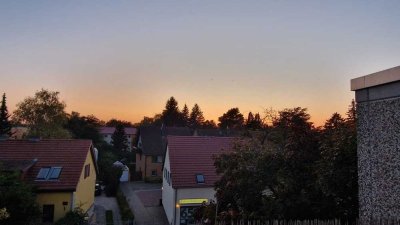 Geschmackvolle Wohnung mit zwei Zimmern sowie großer Terrasse und Einbauküche in Berlin