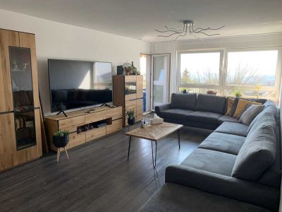 Stilvolle, neuwertige 3,5-Zimmer-Wohnung mit Balkon und Einbauküche in Baltmannsweiler