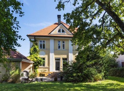 Traumhaftes Stadthaus mit Gewerbeeinheit in bester Lage von Gauting