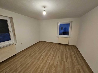 Sonnige, gemütliche sowie gepflegte 3-Zimmer, Tageslichtbad und Balkon, 1. Stock