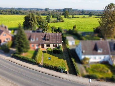 Halbes Haus mit Potenzial - Charmante Doppelhaushälfte mit großem Grundstück in Satrup