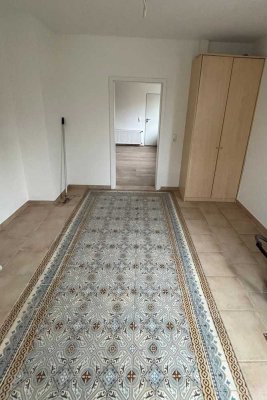 frisch renovierte 3,5-Zimmer-Erdgeschoss-Wohnung (2 Mietparteien)  in Hamwarde, mit Gewächshaus