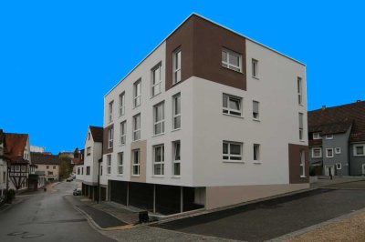 Neuwertige Dachgeschosswohnung mit zwei Zimmern sowie Balkon und EBK in Gammertingen