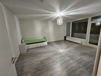 Attraktive und modernisierte 1-Zimmer-Wohnung mit Balkon und Einbauküche in Duisburg