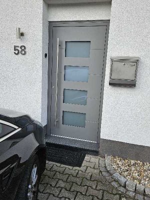 Stilvolle 1-Zimmer-EG-Wohnung mit luxuriöser Innenausstattung mit EBK in Krefeld