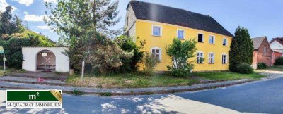 Zweifamilienhaus mit Nebengelass und großzügigem Grundstück