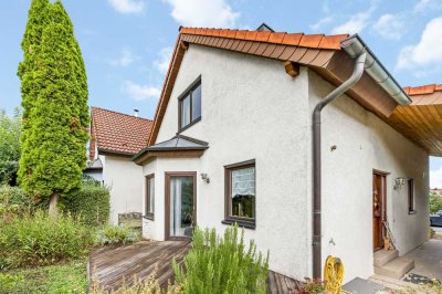 Gemütliches Wohnhaus mit Garten und Carport