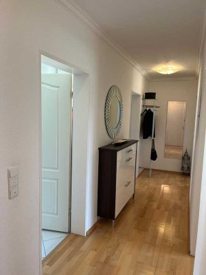 Schöne gepflegte 3,5 Zimmer Wohnung im grünen, 3/4 möbliert! Mit großem Süd/Ost Balkon.