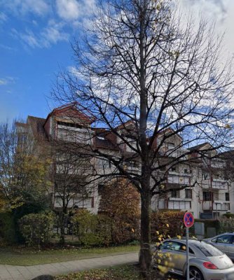 Stilvolle, modernisierte 2-Zimmer-Wohnung mit Balkon und Einbauküche in Unterhaching