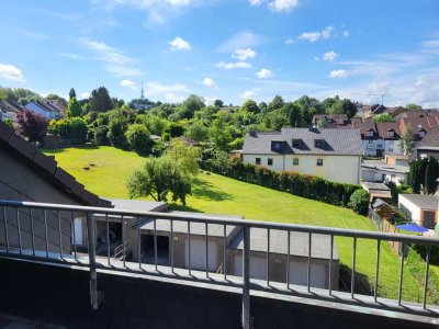 Attraktive und gepflegte 2,5-Raum-DG-Wohnung mit Balkon in Bochum