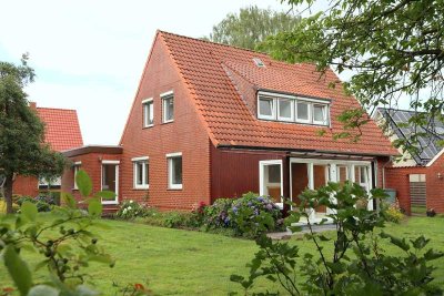 Saniertes Einfamilienhaus mit traumhaftem Garten in idyllischer Wohnlage!