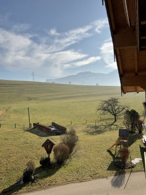 Helle Idyllische Wohnung mit Blick auf die Berge