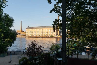 Traumhafter Wasserblick an der Spree: Wunderschöner 3-Zimmer-Altbau mit zwei Balkonen in Schöneweide