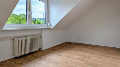 Große 4 Zimmer Wohnung mit Gartenanteil, Garage und Stellplatz