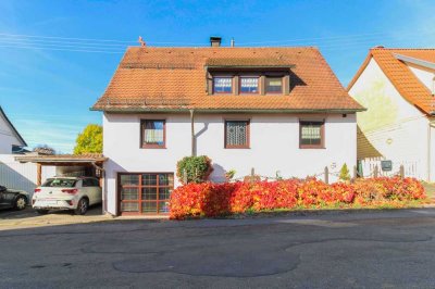 Wohnen auf besondere Art: Gepflegtes 4-Zi.-Zuhause mit Garten und Carport