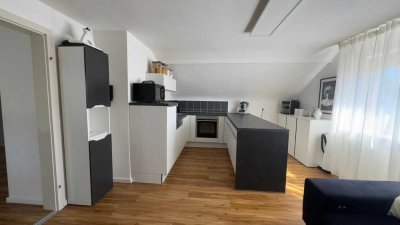 Neuwertige Single Wohnung: 2-Zimmer-Dachgeschoss mit EBK in Königsbronn