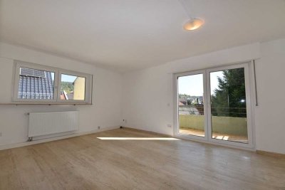 Erstbezug nach Sanierung mit Balkon u. EBK!