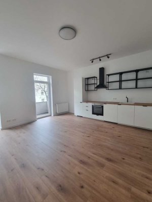 *****AB SOFORT! SANIERTE UND HELLE ALTBAUWOHNUNG MIT 2 BALKONEN UND INKL. EINBAUKÜCHE*****