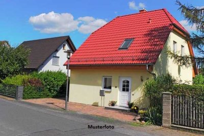 Einfamilienhaus mit Garage und Carport - provisionsfrei