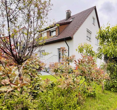 Charmante 4-Zimmer-Dachgeschoss-Maisonette mit Balkon und Garten in Hattenhofen