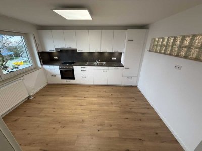 Modernisierte 2-Raum-Wohnung mit Terrasse und neuer Einbauküche in Heilbronn-Kirchhausen