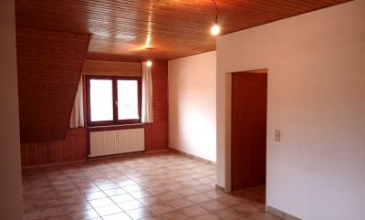 Schöne 3-Zimmer-Dachgeschosswohnung mit Einbauküche in Niederjosbach