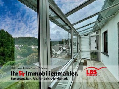 Schöne 2,5-Zimmer-Wohnung mit Burgblick in Schönecken!