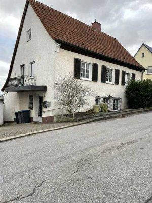 Attraktive Erdgeschosswohnung mit großem Garten und Garage