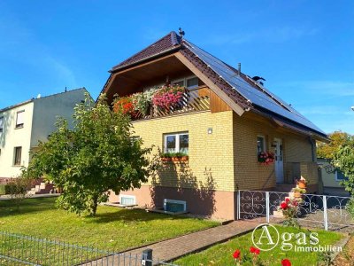 Gepflegtes Einfamilienhaus mit Photovoltaikanlage, Doppelgarage, Carport und großem Garten