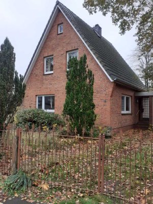 Einfamilienhaus mit Anbau und Garage in Kiebitzreihe