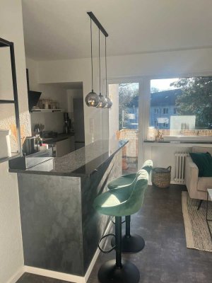 Alles Neu,schicke, hochwertigste Ausstattung, helle 2 Zimmer Wohnung mit Balkon, NEU saniert !