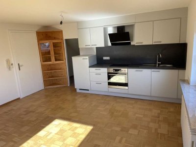 Neu renovierte 3-Zimmer-DG-Wohnung mit großer Terrasse und neuer EBK in Münsingen (Trailfingen)