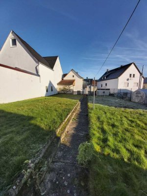 Uriges Fachwerkhaus mit Balkon, herrlichem Garten u. 2-3 PKW-Stellplätzen in ruhiger Lage von Würges