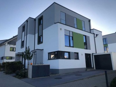 *PROVISIONSFREI* Attraktive 6-Zimmer-DHH mit gehobener Innenausstattung in Dreieich