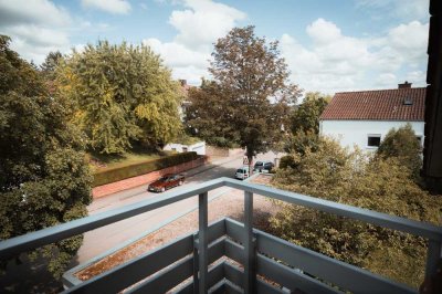 Renovierte 2-Zimmer-Dachgeschosswohnung mit Balkon und EBK in Traumlage in Stuttgart-Feuerbach