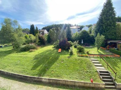 Lichtdurchflutete 2,5 Zimmerwohnung mit Blick auf den eigenen Garten zu vermieten