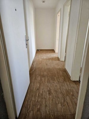 schöne und sanierte 1 Zimmerwohnung im 1.OG mit Balkon