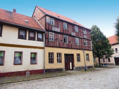 Mehrfamilienhaus mit Seitenflügel in Falkenstein