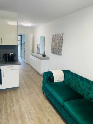 Exklusive 2-Zimmer-Wohnung möbliert mit Balkon und EBK in Augsburg-City