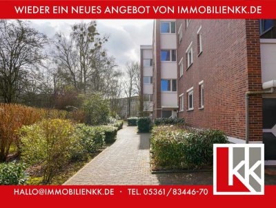 Nur wenige Gehminuten zum Klinikum: Renovierte 2-Zimmer-Wohnung mit Balkon