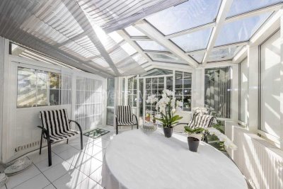 Modernisiertes Einfamilienhaus mit EBK, Wintergarten, Terrasse, Loggia + Studio in ruhiger Wohnlage