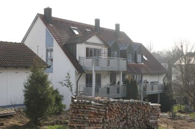 Sonnige 3-Zimmer-Maisonette-Wohnung mit Balkon und Einbauküche in Aichach OT Algertshausen