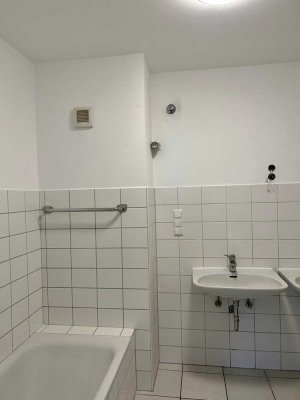 Freundliche und sanierte 3-Raum-Wohnung mit gehobener Innenausstattung mit Balkon in Veitshöchheim