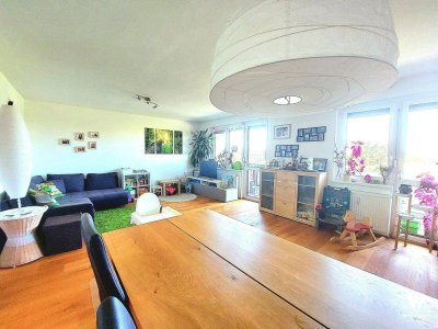 Großzügige Wohnung am Stadtrand mit sonniger Loggia und herrlichem Ausblick! | 4-Zimmer möglich | Betriebskostensenkung ab Mitte 2025